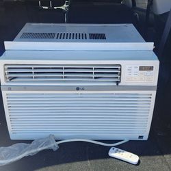 LG 10,000BTU AIR Conditioner  With Remote  $250 OBO FREE  DELIVERY 