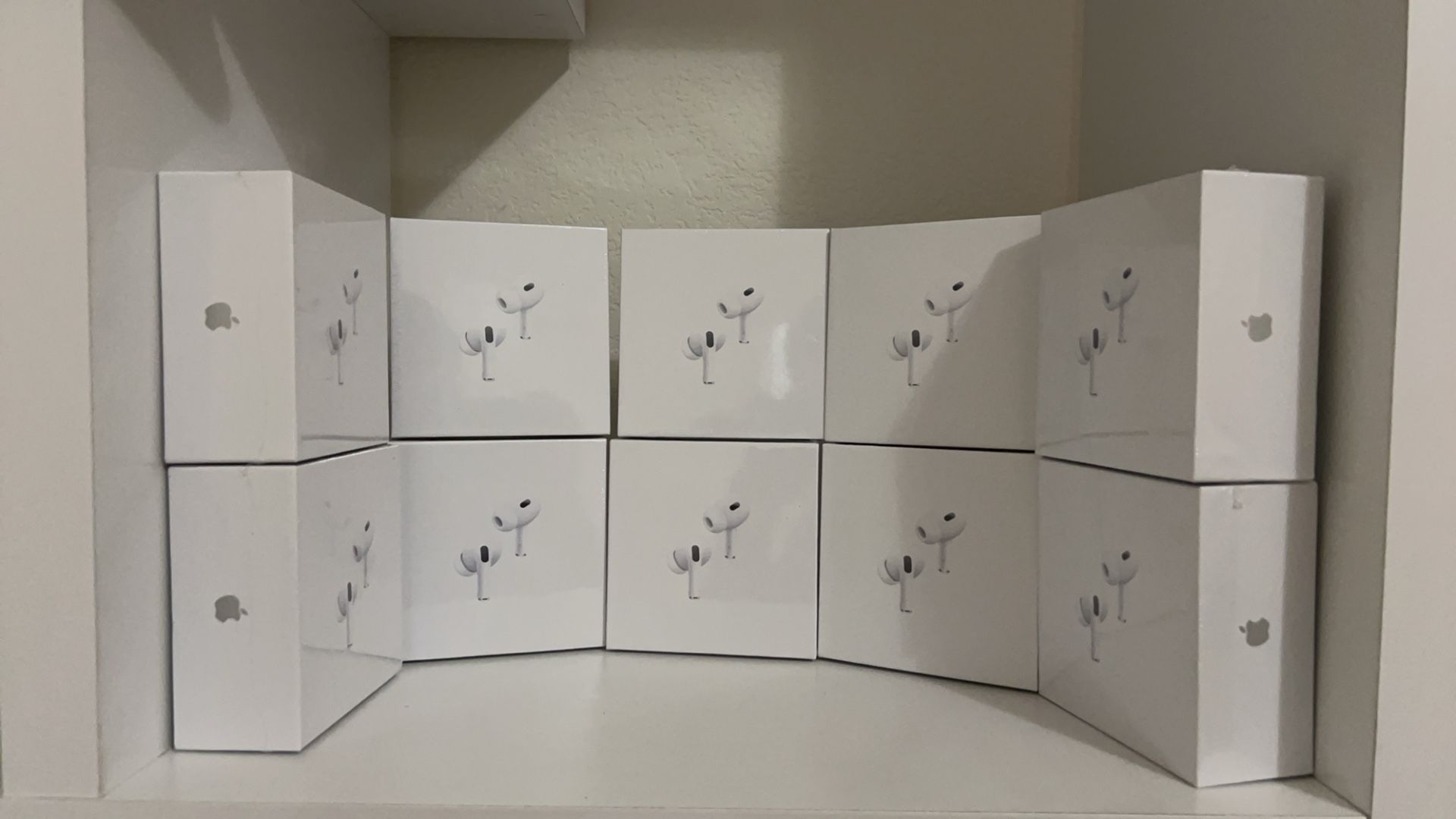 (OFFER)Apple AirPods Pro 2nd Generation Magsafe USB-C Charging - Excellent 10x With Apple Care 