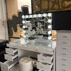 Beautiful Big Vanity Set White Color NEW stool Included