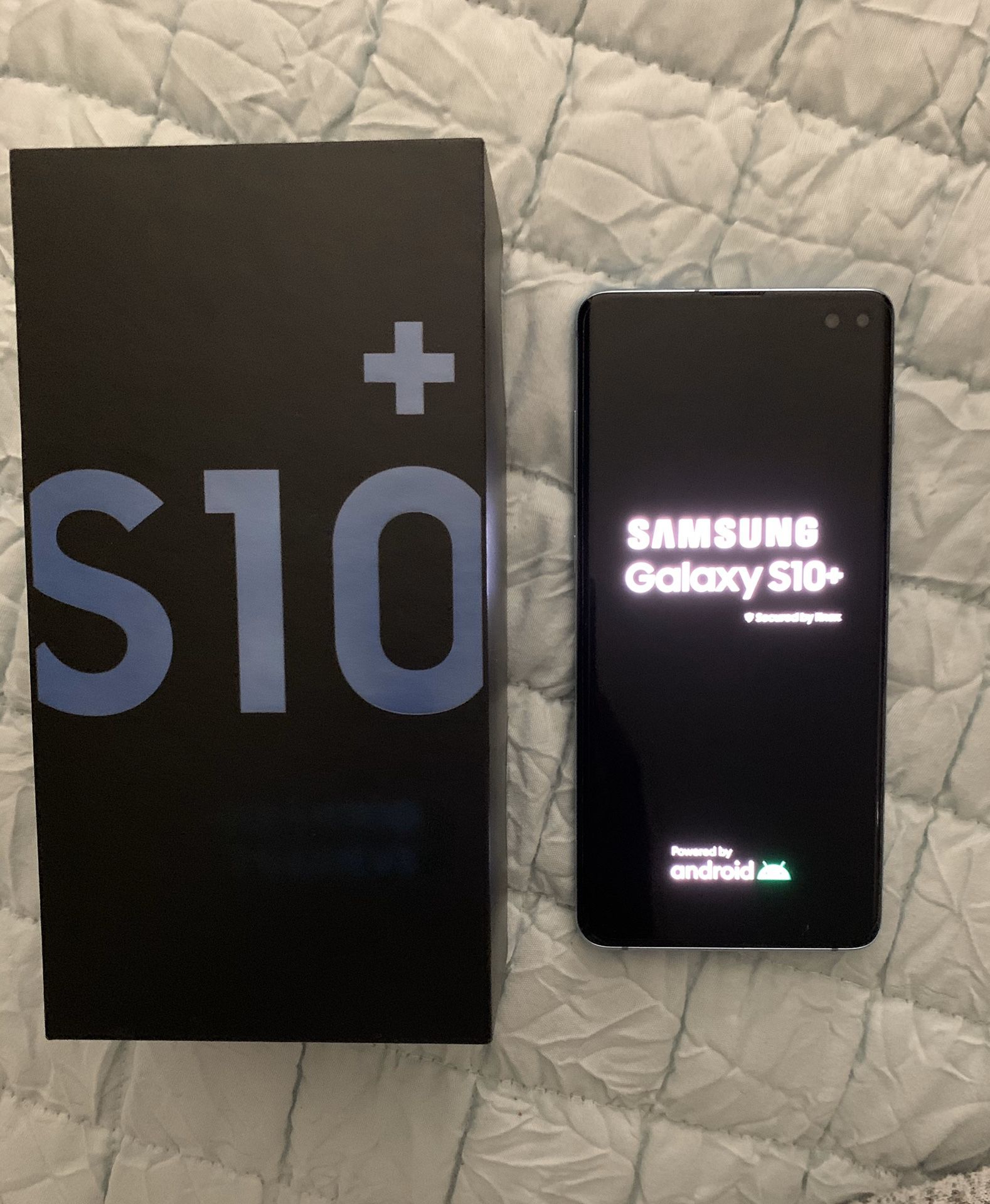 Samsung galaxy S10+ 128 G Unlocked from Sprint with Buds
