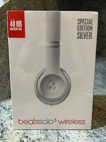 Beats Solo³ Special Edition Silver ( Brand New / Original);