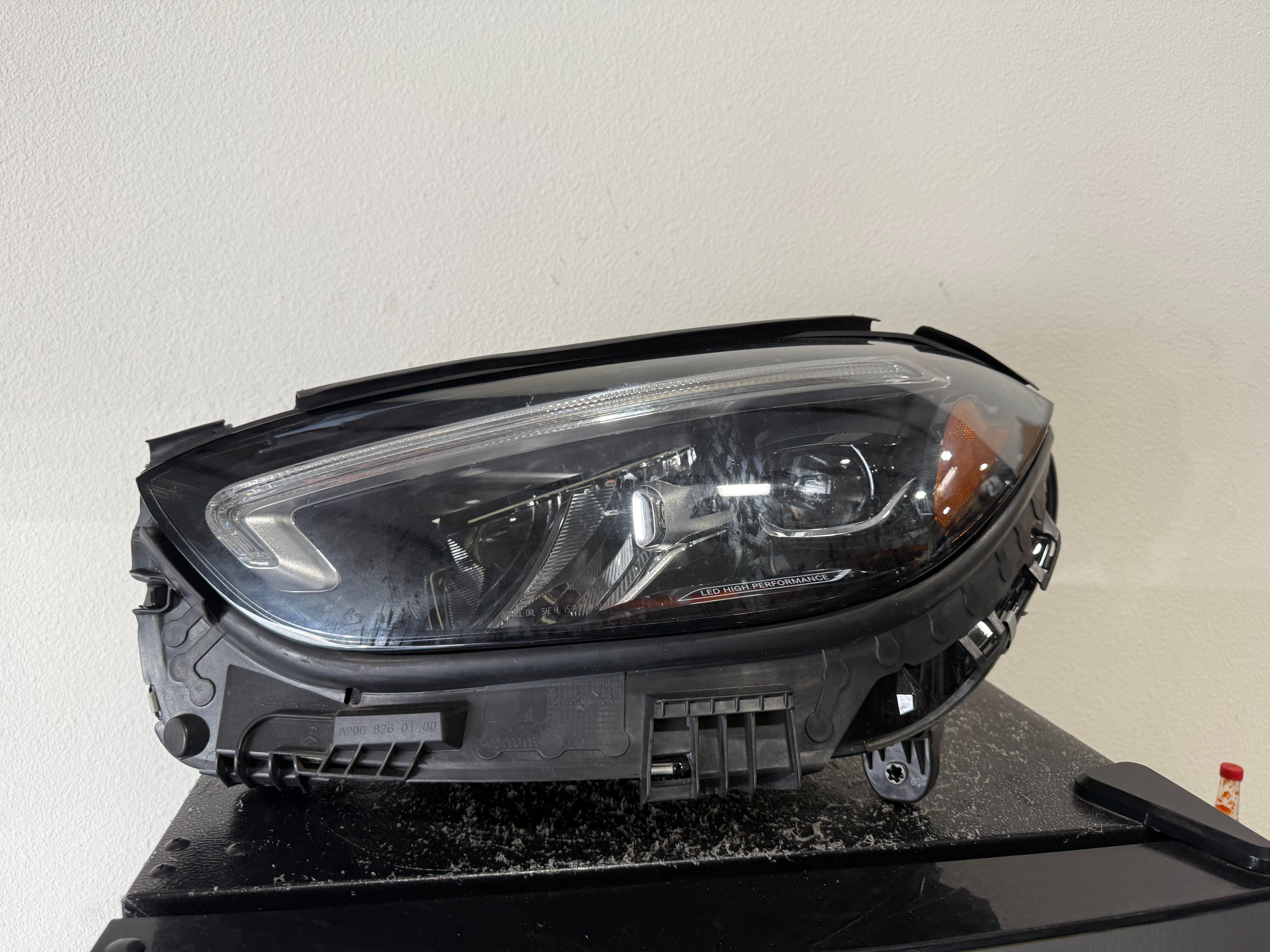 MERCEDES C CLASS LEFT HEADLIGHT 2023