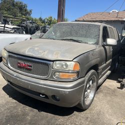 2002 Gmc yukon denali (Only parts———Solo partes)