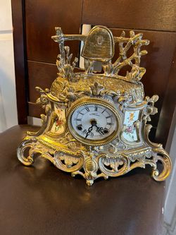 Antique clock. Missing the key. Located in Orange.