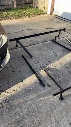 Adjusting bed frame