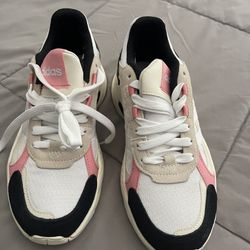 Women’s Adidas Sneakers 