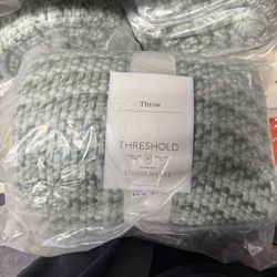 Throw Blankets 