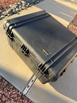 Pelican 1690 Protector Rolling Case w/ Uncut Foam – Large Hard Case