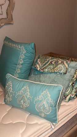 Teal Paisley Bedding Set with Pillows