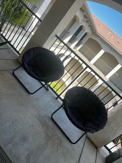 2 Lounge chairs