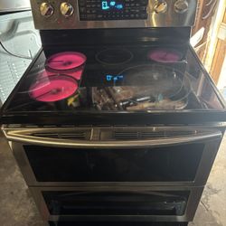 Samsung Stove On Good Working Condition 