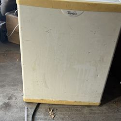 Mini Fridge / Freezer