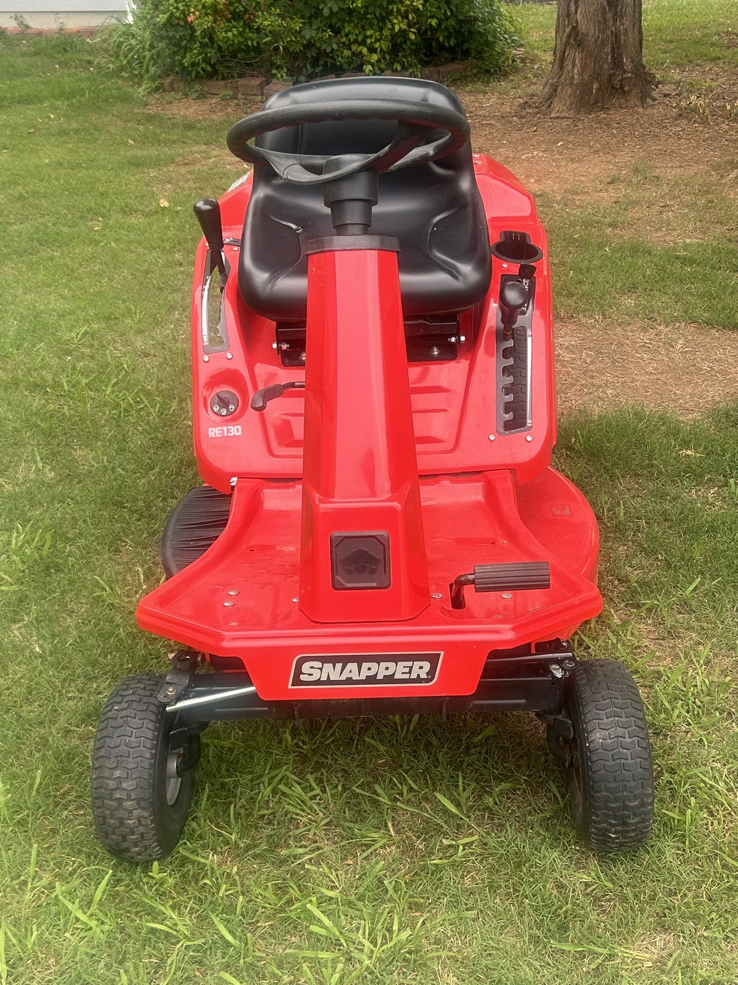 Snapper RE130 33 inch 13.5 HP Rear Engine Riding Mower