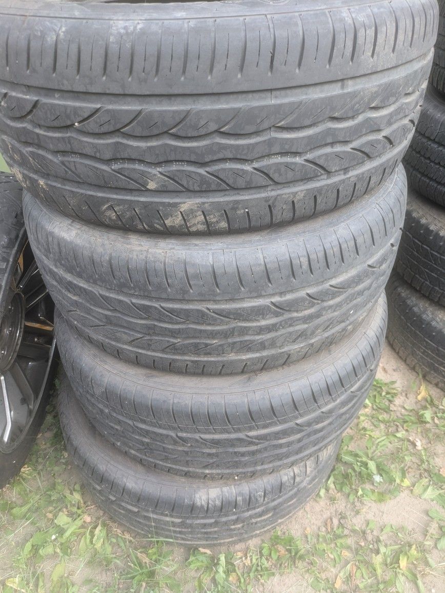 275-55-20 Basically Brand New $500 Will Meet At Tire Shop If Wanted 