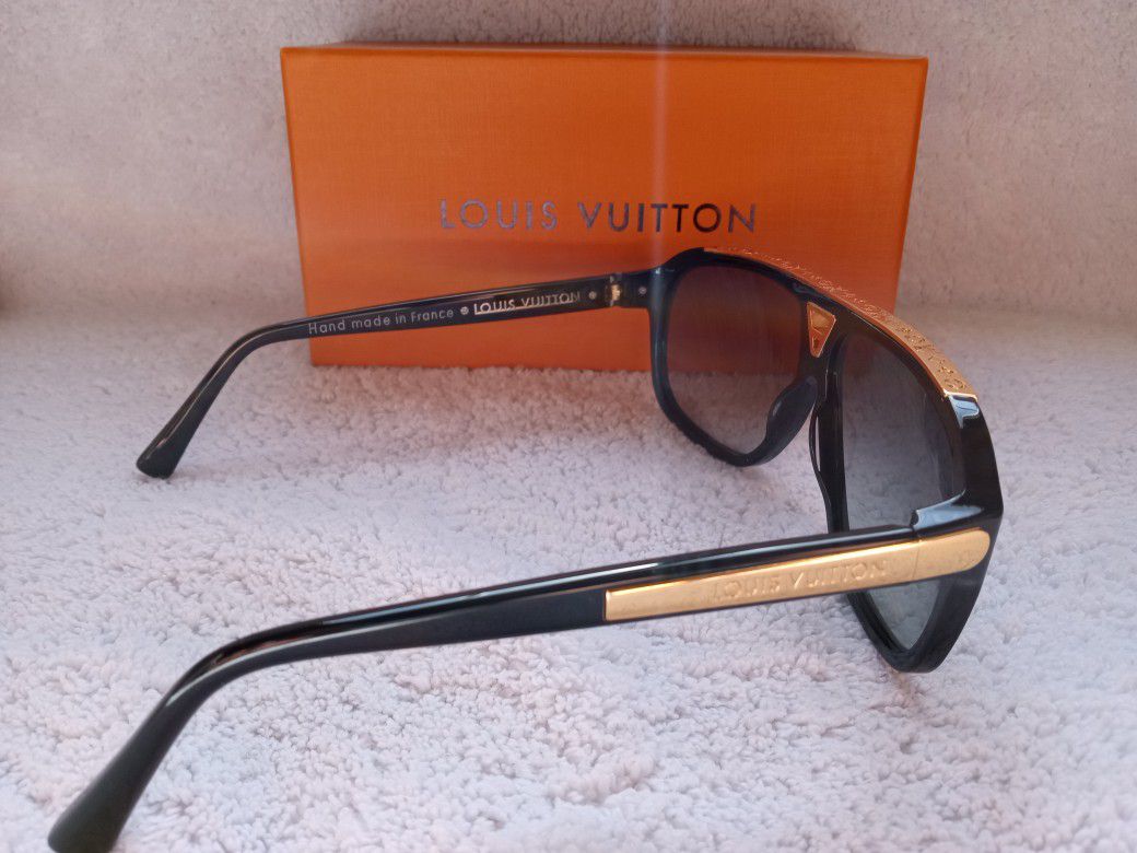 Louis Vuitton Evidence Sunglasses for Sale in Miami, FL - OfferUp