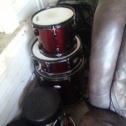 5 Piece Pearl Drum Set 