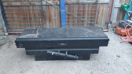 Truck tool box