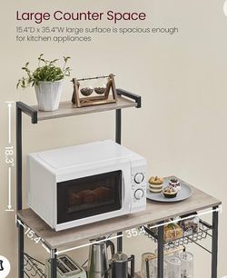 Bakers Rack/ Microwave Stand