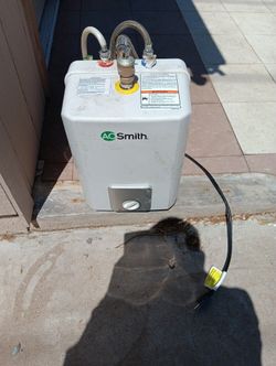 AO Smith Tankless Instant Water Heater $80 o.b.o