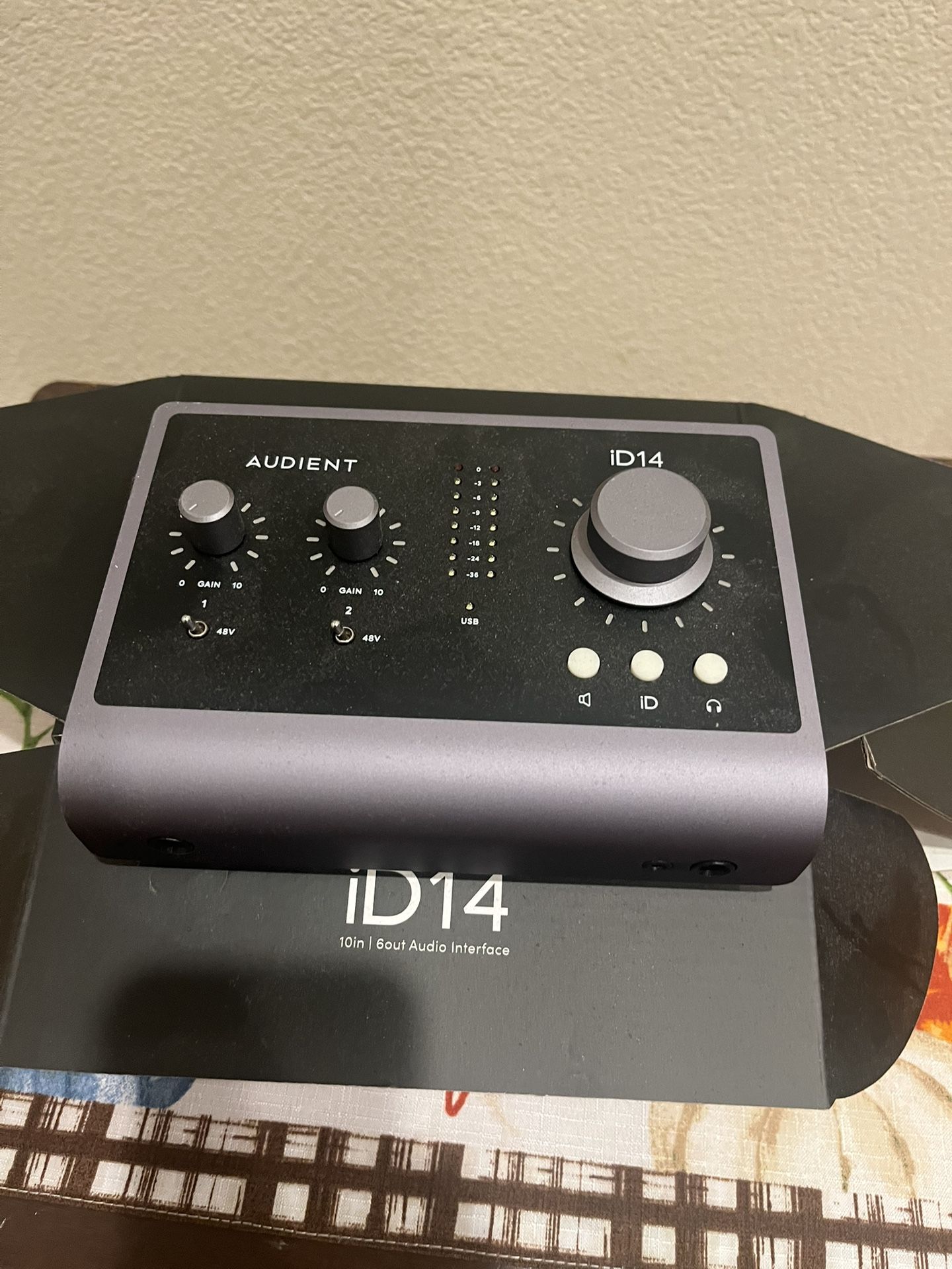 Audient iD4 MKII USB C Audio Interface with Class A Mic Preamp Mint Condition