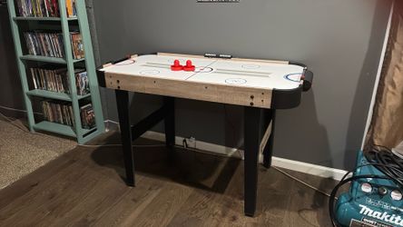 Hooky table