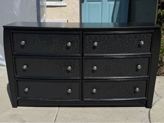 Black 6-Drawer Dresser Ashley Furniture