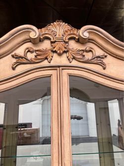 “Luxury vintage French Provincial Curio Cabinet / Display Vitrine”