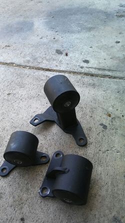 Innovation engine mounts for honda h22