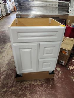 Glacier Bay
Hampton 24 in. Bathroom Vanity Cabinet without Top in White (Assembled)