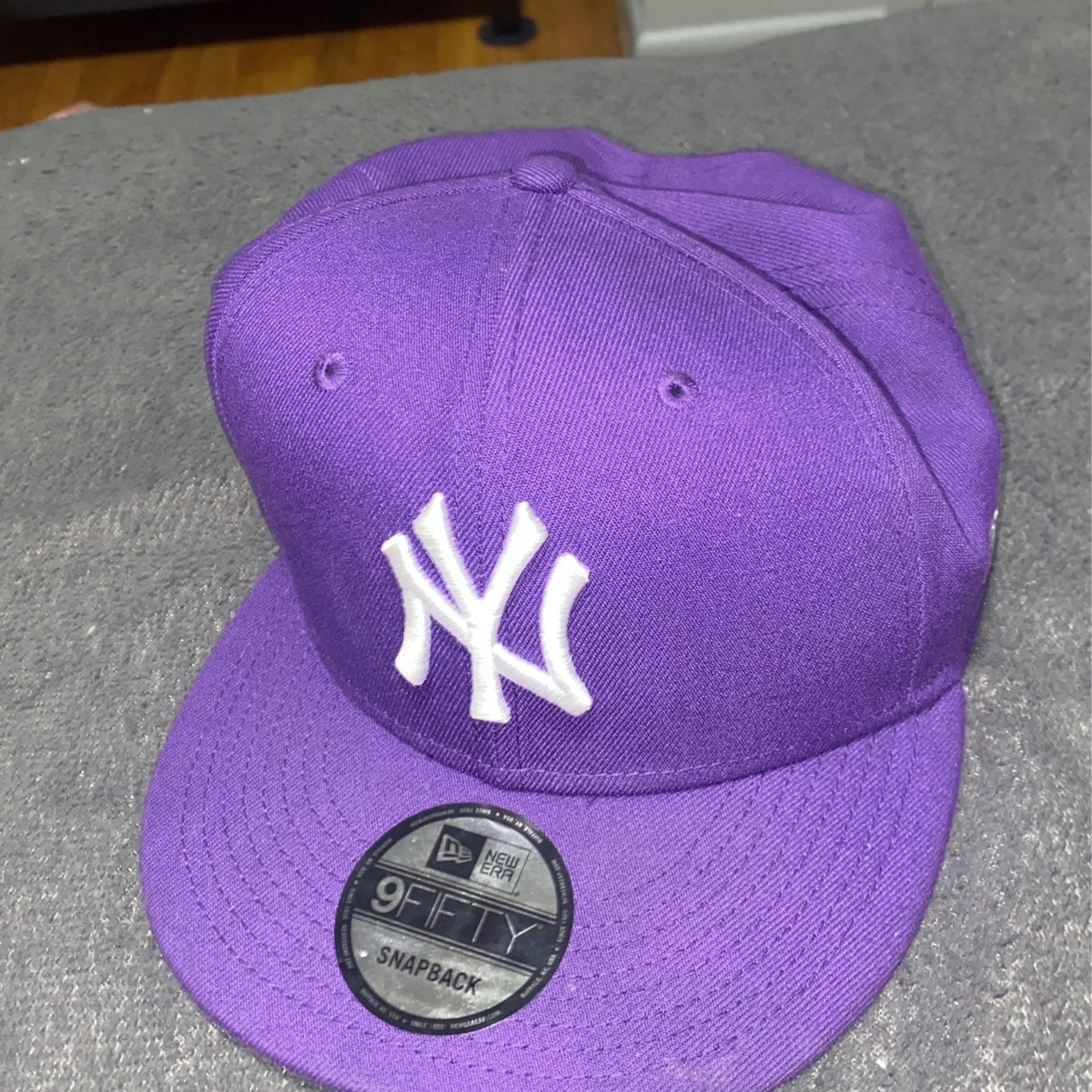 New Era Yankees Purple snapback hat pink brim