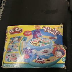 Hasbro Play-Doh Cake Makin' Station Collectible- discontinued play set