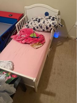 White toddler bed frame