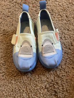 Toms Toddler Shark Slippers