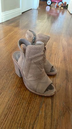 Vince Camuto size 5