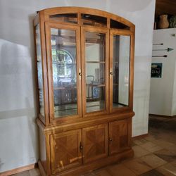 China Cabinet/Hutch 