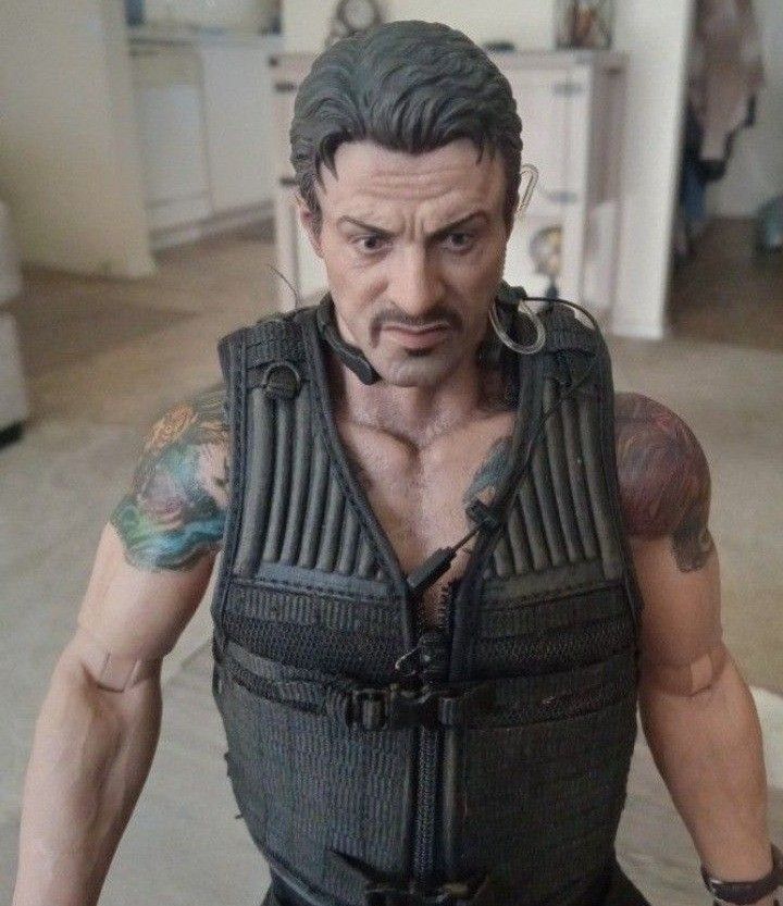 Hot Toys 🔥 Barney Ross 