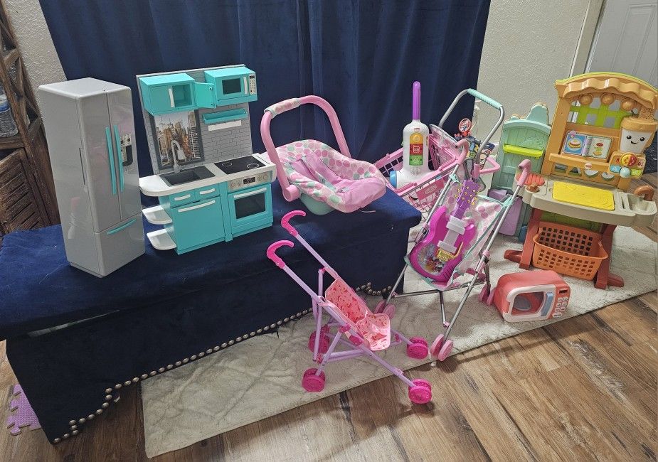 TOYS + FREE OTTOMAN