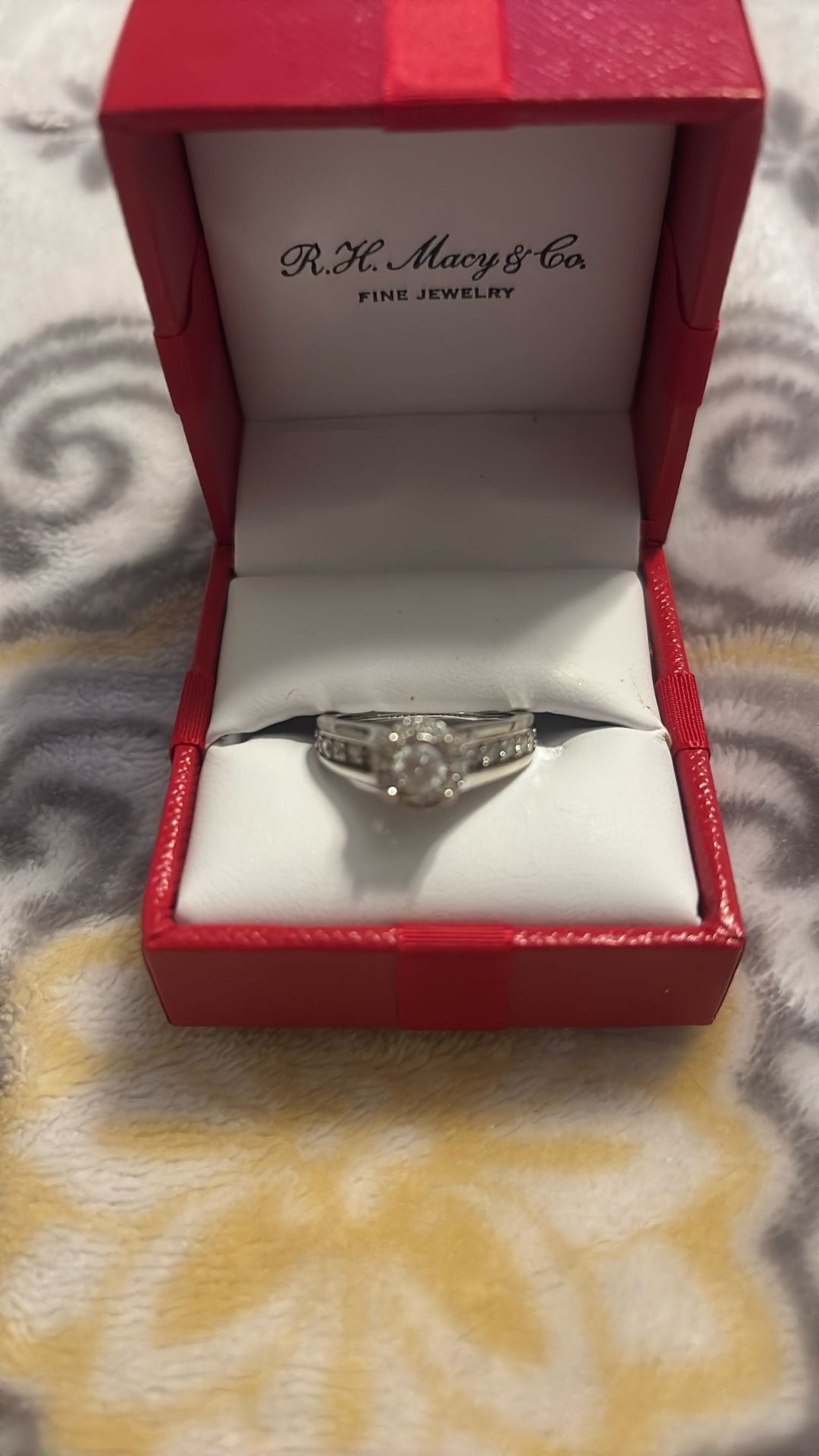 14K WHITE GOLD DIAMOND RING SIZE 6