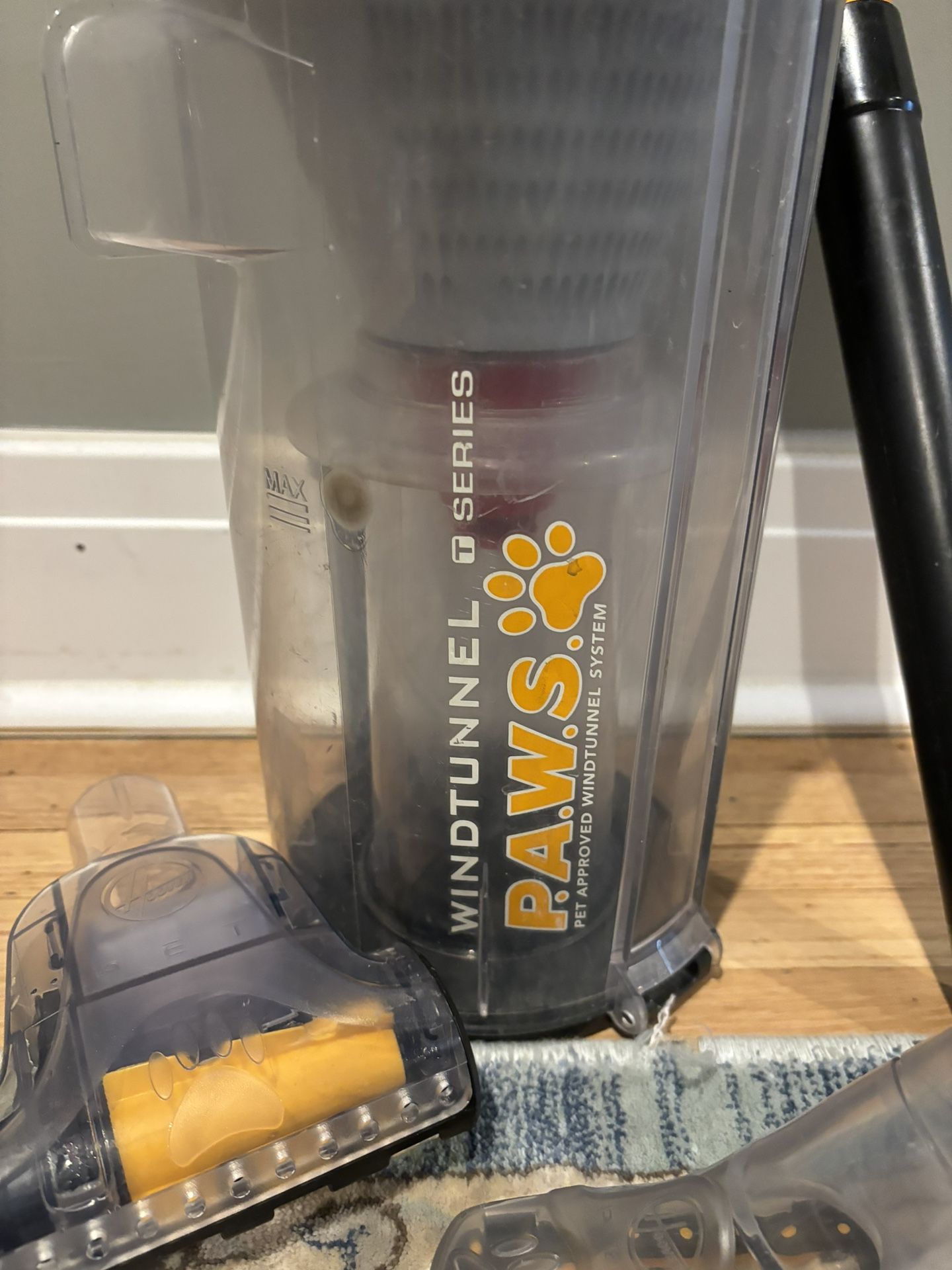 Hoover Windtunnel T Series PAWS With Accessories for Sale in Glen Cove