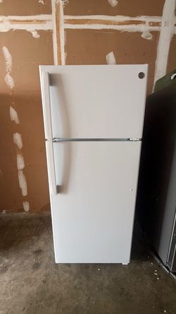 GE Top-Freezer Refrigerator White