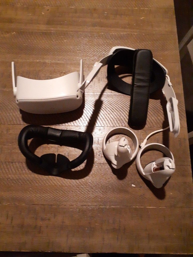 Oculas Quest 2 80 Plus Games (Broken And Controllers)