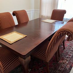 8 Chairs and 1 Table With Leaf