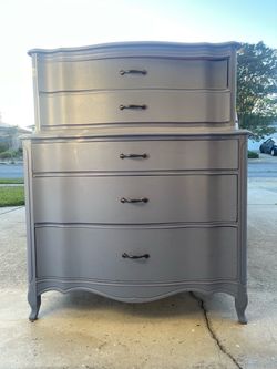 Vintage French Provincial Dresser with 5 drawers
