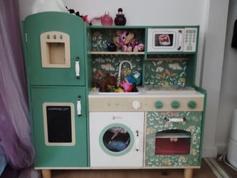 Girl's play kitchen