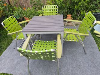 Patio Table 4 Chairs