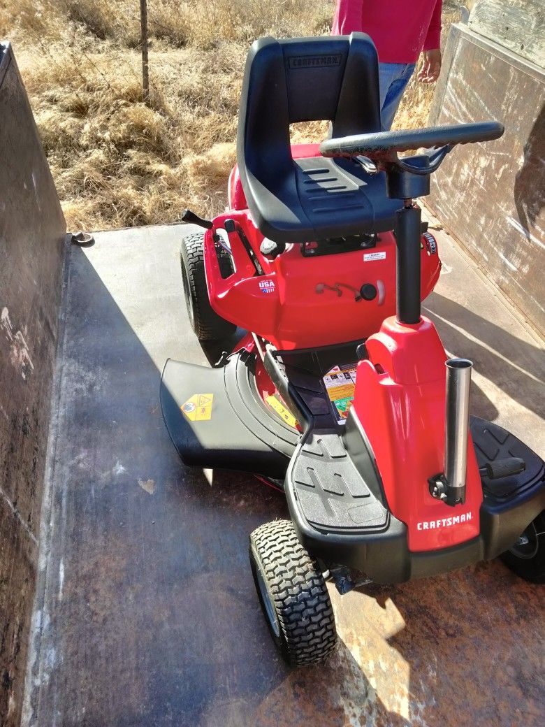 CRAFTSMAN R110 Gas Lawn tractor