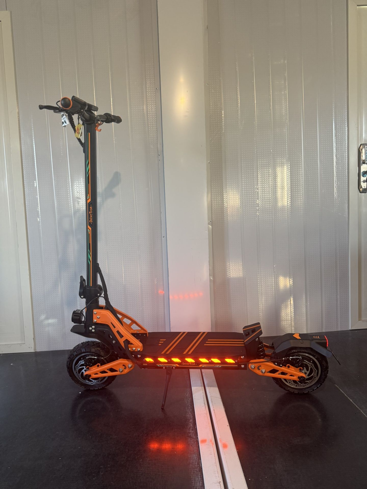 Dual-motor high-speed electric scooter