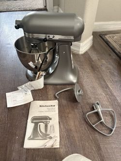 Newly Refurbished KitchenAid 5 quart artisan stand mixer