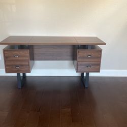 Mint condition wayfare office desk