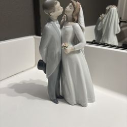 Lladro-“A Kiss To Remember” 